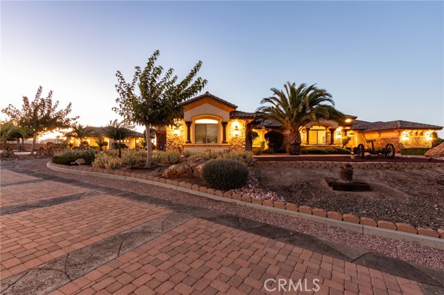 Detail Gallery Image 3 of 75 For 12260 Desert Rose Way, Oak Hills,  CA 92344 - 4 Beds | 4/1 Baths