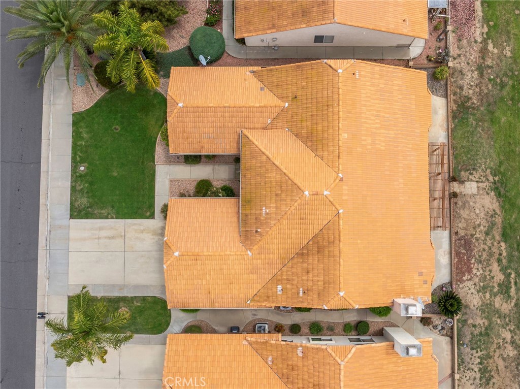 https://media.crmls.org/medias/18e87b3a-980b-439b-9c20-a5500aabaeea.jpg?preset=X-Large