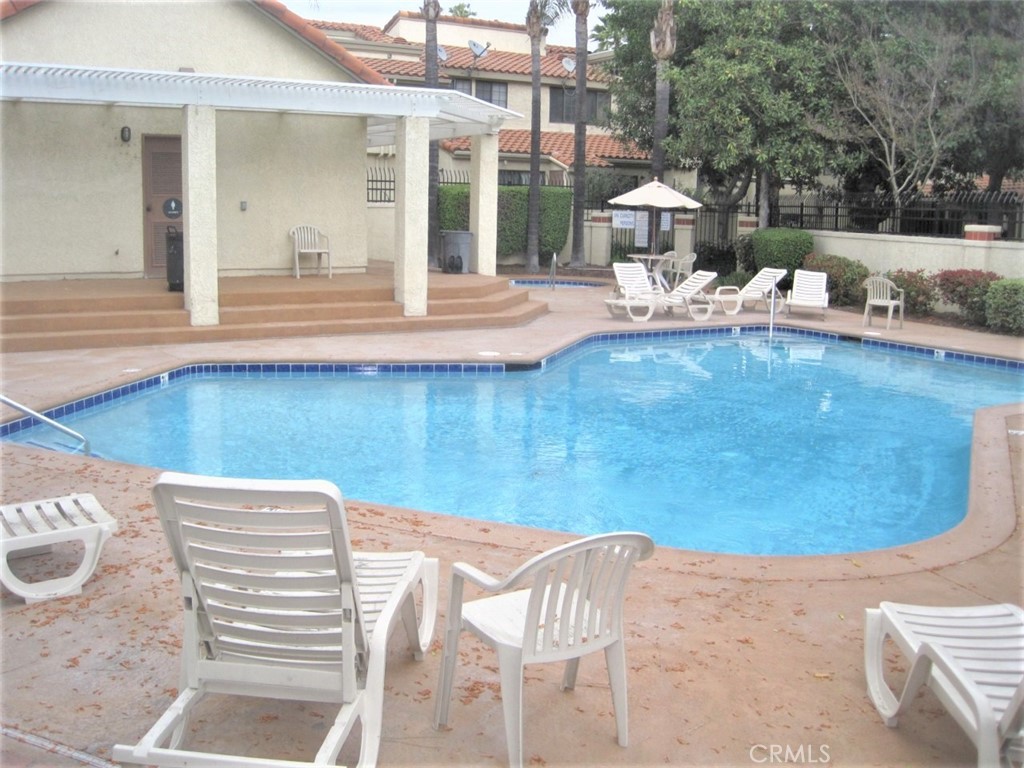 https://media.crmls.org/medias/18e8c8ca-27fc-4ff3-a33b-d71f630c4c06.jpg?preset=X-Large