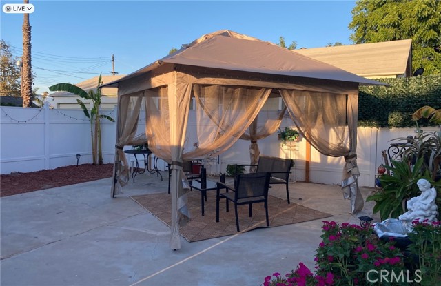 5214 Golden Avenue, Riverside CA: https://media.crmls.org/medias/18e99e35-be2d-47dc-a681-5cf4a61e8f7d.jpg