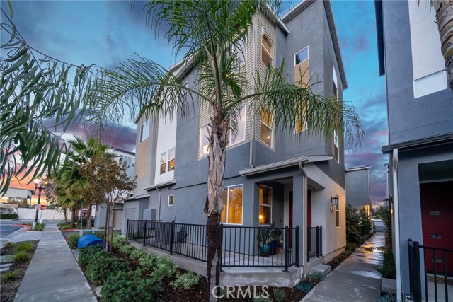 Detail Gallery Image 5 of 34 For 329 N Standard, Santa Ana,  CA 92701 - 4 Beds | 3/1 Baths