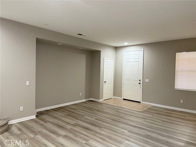 Detail Gallery Image 4 of 36 For 4547 Nicole Way, Riverside,  CA 92501 - 5 Beds | 3/1 Baths