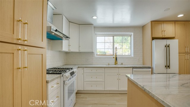 Detail Gallery Image 12 of 65 For 24306 Gilmore St, West Hills,  CA 91307 - 4 Beds | 2 Baths