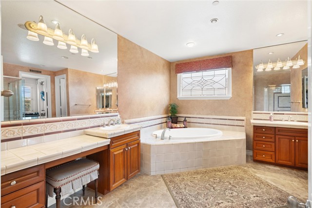 18912 Rockinghorse Lane, Huntington Beach CA: https://media.crmls.org/medias/18eb6e5c-5925-4d54-b6f0-3ed7c5597332.jpg