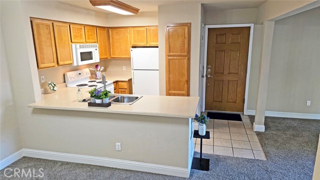 Detail Gallery Image 4 of 27 For 2881 Huntington Bld #114,  Fresno,  CA 93721 - 1 Beds | 1 Baths