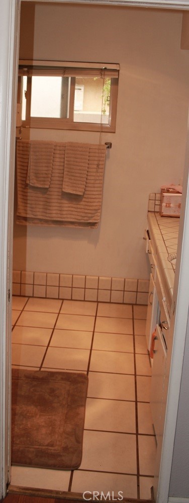 https://media.crmls.org/medias/18ed49f7-706a-493f-8ba4-35cb7da87639.jpg?preset=X-Large
