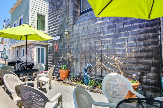 Detail Gallery Image 4 of 38 For 112 31st a,  Newport Beach,  CA 92663 - 3 Beds | 2 Baths