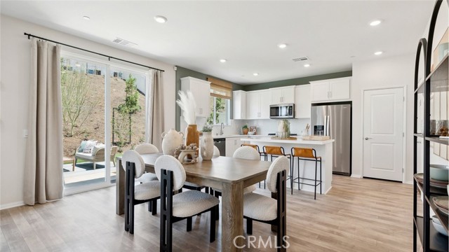 Detail Gallery Image 4 of 21 For 26223 Gentry Ave, Corona,  CA 92883 - 3 Beds | 2/1 Baths