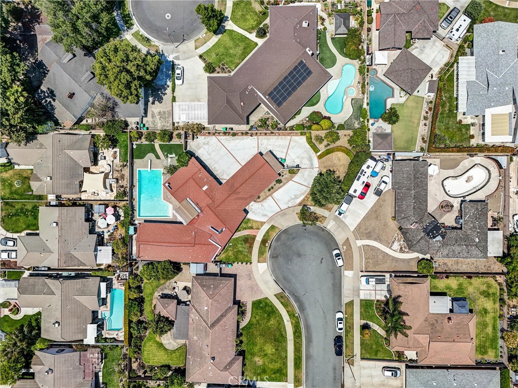 https://media.crmls.org/medias/18ee2574-989c-4e29-8764-51ef198c624e.jpg?preset=X-Large