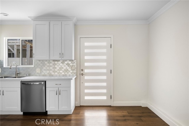 Detail Gallery Image 2 of 24 For 7058 Willis Ave, Van Nuys,  CA 91405 - 3 Beds | 2 Baths