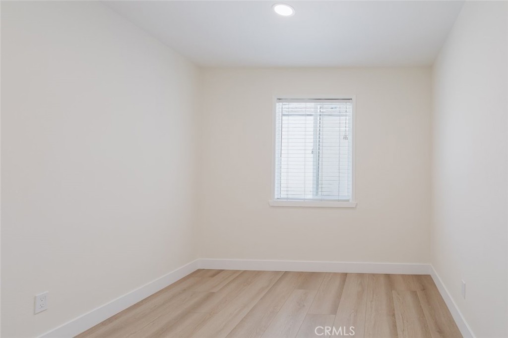 https://media.crmls.org/medias/18f005d1-50a0-4f49-81ec-3f1435b41845.jpg?preset=X-Large