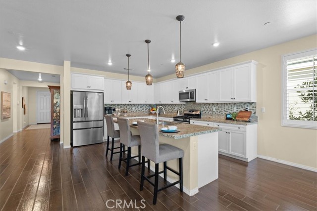 3937 Scarlet Oak Court, San Bernardino CA: https://media.crmls.org/medias/18f016a3-847a-48d0-884a-44f8b0fe3880.jpg