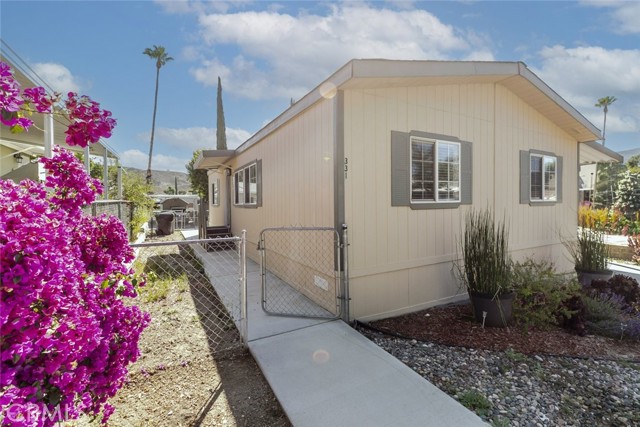29021 Bouquet Canyon Road, Saugus CA: https://media.crmls.org/medias/18f0bbb0-9922-4348-8bdc-2f3afb783113.jpg