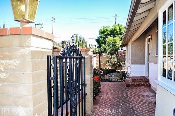 Detail Gallery Image 10 of 19 For 810 E Collins Ave, Orange,  CA 92867 - 5 Beds | 2 Baths