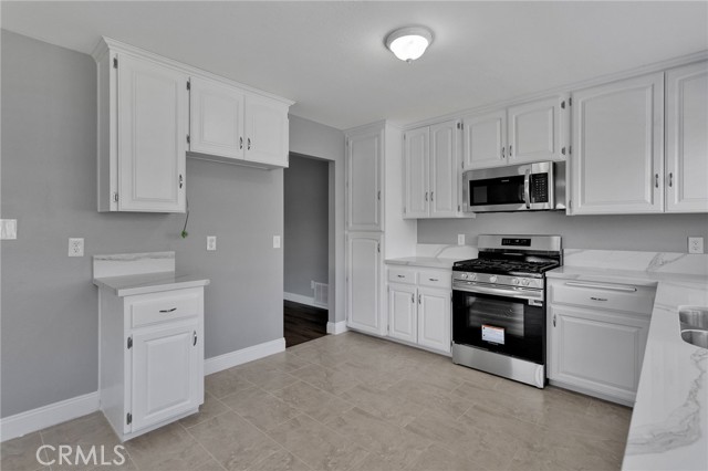 Detail Gallery Image 13 of 49 For 12710 Santa Anita, Victorville,  CA 92395 - 4 Beds | 2 Baths