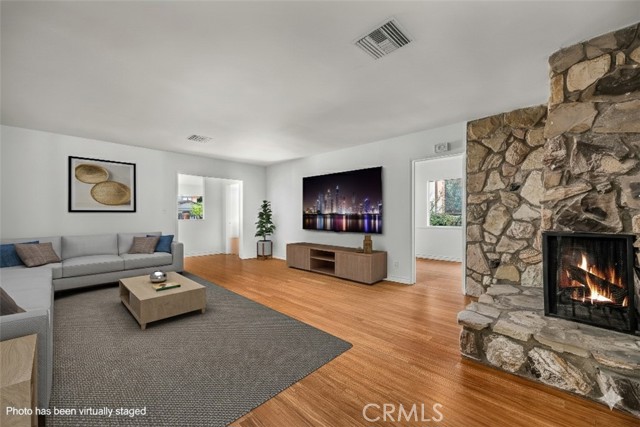 Detail Gallery Image 24 of 52 For 18419 Linnet, Tarzana,  CA 91356 - 3 Beds | 3 Baths