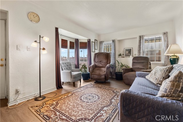 11204 Alvaro Street, Los Angeles CA: https://media.crmls.org/medias/18f1f6e8-e757-4b84-a366-435927c34d40.jpg