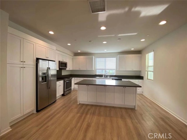 143 Frame, Irvine CA: https://media.crmls.org/medias/18f34721-b7ce-442f-b2d7-2be8012693df.jpg