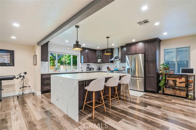 Detail Gallery Image 6 of 30 For 6321 Balcom Ave, Encino,  CA 91316 - 4 Beds | 2/1 Baths