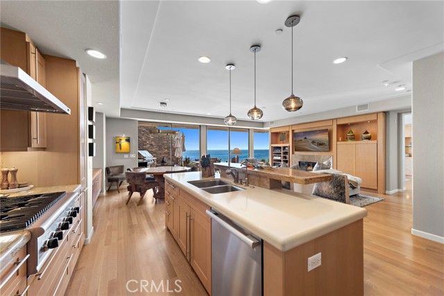 Detail Gallery Image 4 of 38 For 1603 S Coast Hwy #F,  Laguna Beach,  CA 92651 - 3 Beds | 3 Baths