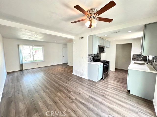 Detail Gallery Image 5 of 22 For 1071 Clark St, Riverside,  CA 92501 - 3 Beds | 2/1 Baths