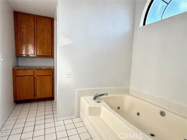 Detail Gallery Image 15 of 23 For 37509 Royal Ct, Palmdale,  CA 93552 - 4 Beds | 3 Baths