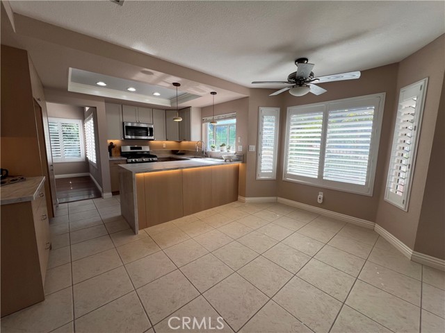 Detail Gallery Image 9 of 44 For 3480 Mountainside Cir, Corona,  CA 92882 - 4 Beds | 2/1 Baths