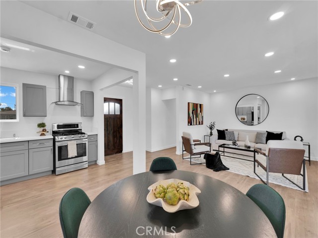 Detail Gallery Image 6 of 22 For 10050 Gloria Ave, Granada Hills,  CA 91343 - 3 Beds | 2/1 Baths
