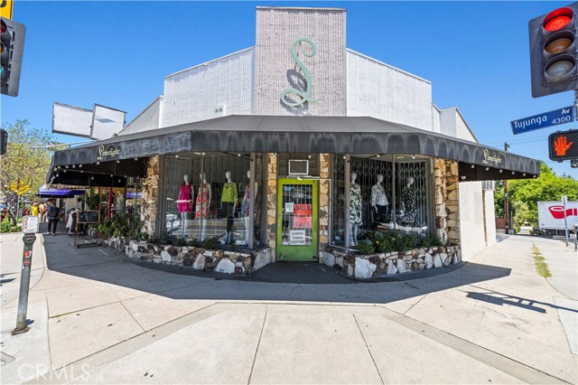4180 Tujunga Avenue, Studio City CA: https://media.crmls.org/medias/18f6be31-fe05-4cef-b304-b04ac2736c4a.jpg