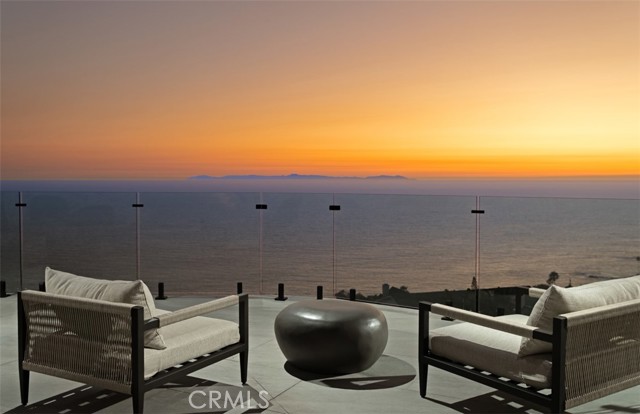 31 N Vista De Catalina, Laguna Beach CA: https://media.crmls.org/medias/18f73117-2413-4984-9440-879629adeb11.jpg