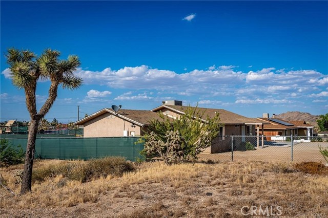 Detail Gallery Image 5 of 32 For 58650 Sun Oro Rd, Yucca Valley,  CA 92284 - 3 Beds | 2 Baths