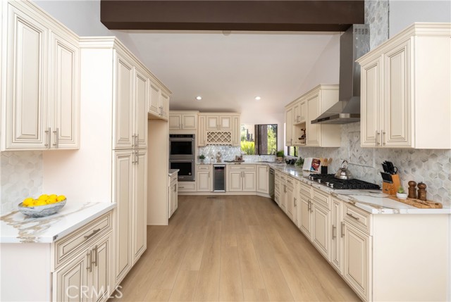 16066 Rancho Verde Circle, Riverside CA: https://media.crmls.org/medias/18f7ba81-e5c6-4fe0-a93e-a12e8df31d11.jpg