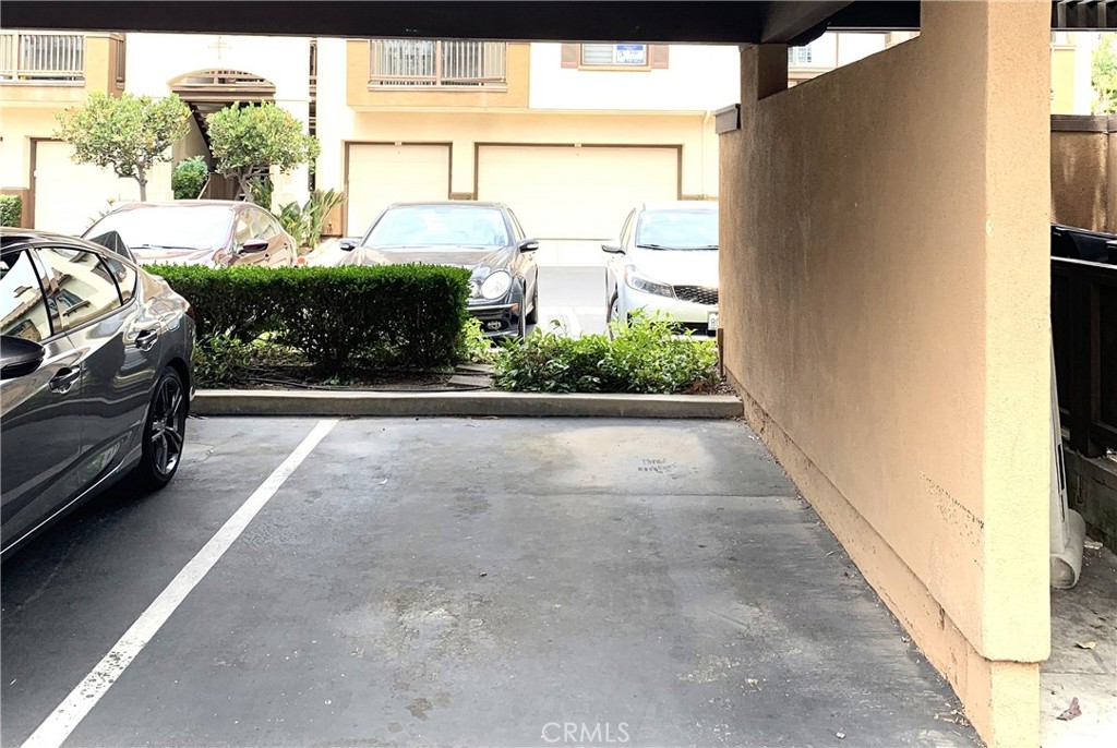 https://media.crmls.org/medias/18f800dc-23a2-4737-8dc8-7332263a0b40.jpg?preset=X-Large