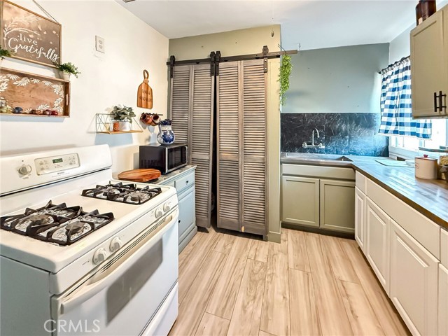 Detail Gallery Image 3 of 40 For 242 S Buena Vista St, Hemet,  CA 92543 - 4 Beds | 2 Baths