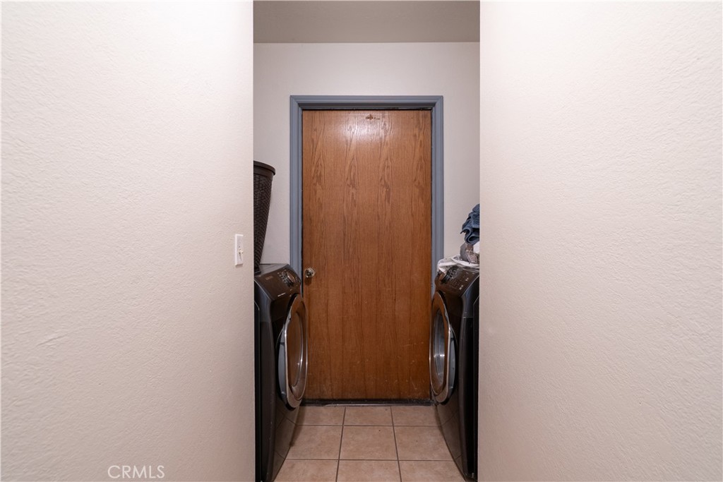 https://media.crmls.org/medias/18f90b5f-17b6-482e-8acd-6f7bbc084696.jpg?preset=X-Large
