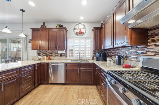 Detail Gallery Image 3 of 43 For 2065 Bergerac, San Jacinto,  CA 92583 - 4 Beds | 2 Baths