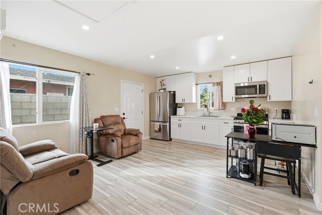 Image 21 of 31 For 4850 Vincent