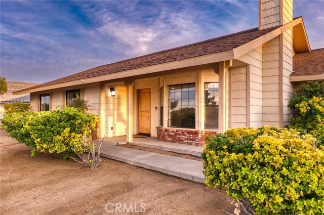 Detail Gallery Image 2 of 59 For 57731 San Tropeze, Yucca Valley,  CA 92284 - 5 Beds | 3 Baths