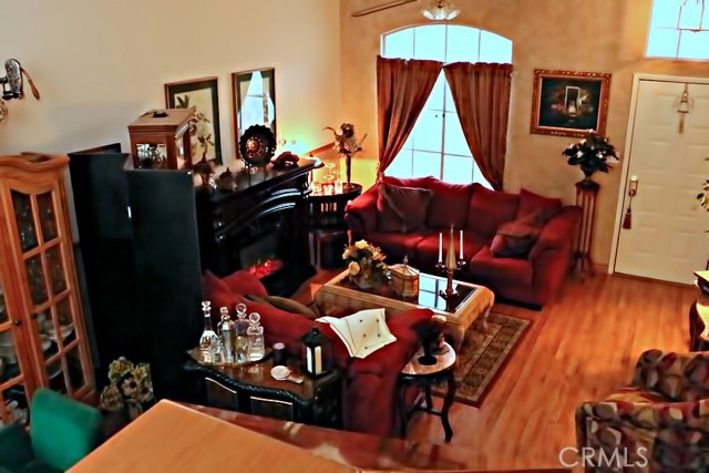 7721 Beach Falls Court, Las Vegas CA: https://media.crmls.org/medias/18fa337b-7245-4973-9b49-d3bbeab459a8.jpg