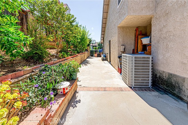 49 Stagecoach Drive, Phillips Ranch CA: https://media.crmls.org/medias/18fa50b8-5da1-4e34-aee1-013f1245f4bc.jpg
