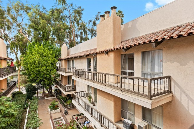 1127 E Del Mar Boulevard, Pasadena CA: https://media.crmls.org/medias/18fafe9c-84f3-4595-b981-4f23b8846871.jpg