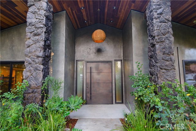 Detail Gallery Image 2 of 46 For 9701 Bothwell Road, Northridge,  CA 91324 - 4 Beds | 3/1 Baths