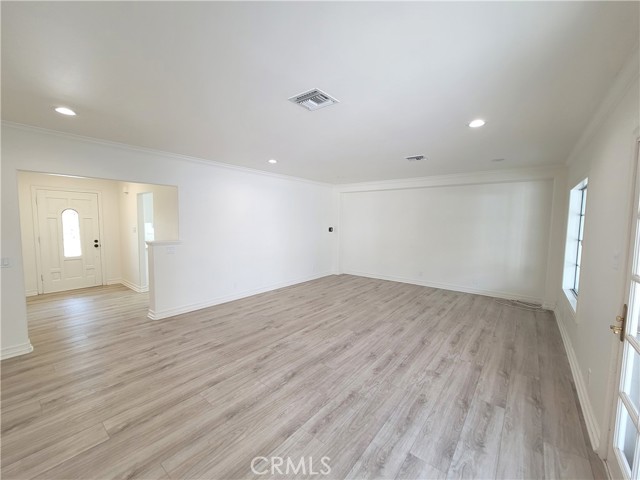 18001 Osborne Street, Sherwood Forest CA: https://media.crmls.org/medias/18fba33a-65d9-4a36-9078-809d25ab3ffd.jpg