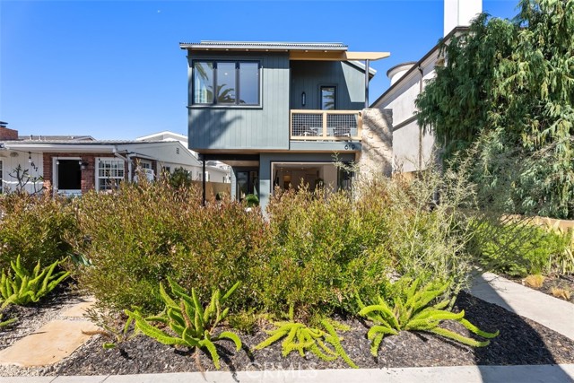 Front Image Thumbnail for CROC25250902