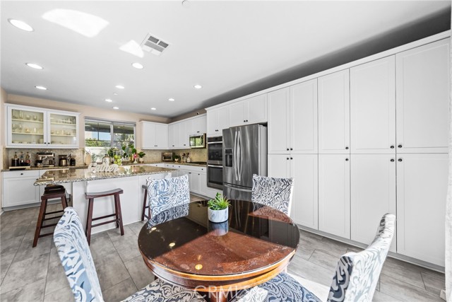 7462 Silver Saddle Court, Eastvale CA: https://media.crmls.org/medias/18fcab54-8981-4c76-927d-93882209f6d7.jpg