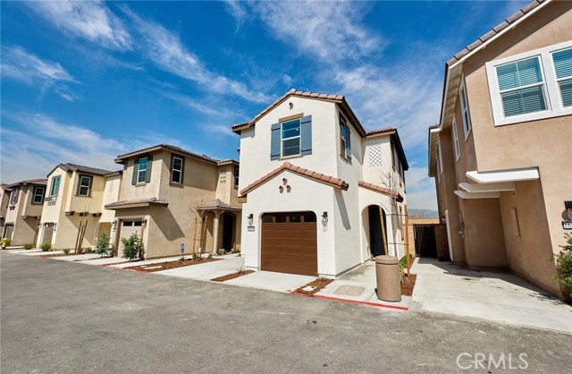 Detail Gallery Image 3 of 55 For 16554 Stone Pine Ln, Fontana,  CA 92336 - 3 Beds | 2/1 Baths