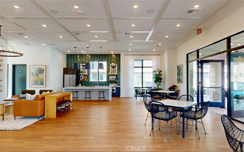 https://media.crmls.org/medias/18fedd9a-4daf-41d4-b7d7-cd30641fa8ca.jpg?preset=X-Large