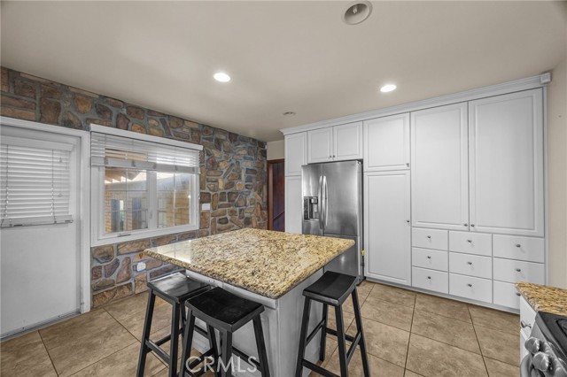 Detail Gallery Image 14 of 39 For 122 E Rosewood Ct, Ontario,  CA 91764 - 2 Beds | 2 Baths