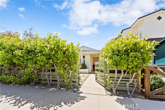 604 Marguerite Avenue, Corona del Mar CA: https://media.crmls.org/medias/18ff47a2-d210-4e2f-9833-77920ca54039.jpg