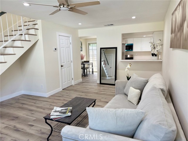 Detail Gallery Image 3 of 16 For 810 W Compton Blvd #7,  Compton,  CA 90220 - 2 Beds | 1/1 Baths